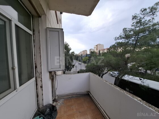 3 otaqlı Köhnə tikili, Qara Qarayev m., Bakı