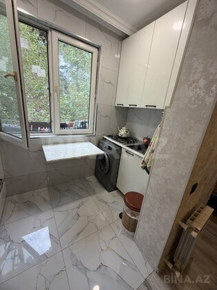 3 otaqlı Köhnə tikili, Memar Əcəmi m., Bakı