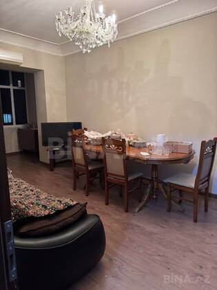 3 otaqlı Köhnə tikili, Nizami m., Bakı