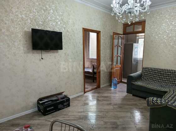 3 otaqlı Köhnə tikili, Memar Əcəmi m., Bakı