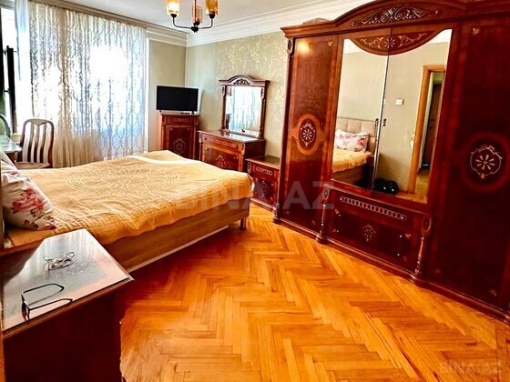 3 otaqlı Köhnə tikili, Qara Qarayev m., Bakı