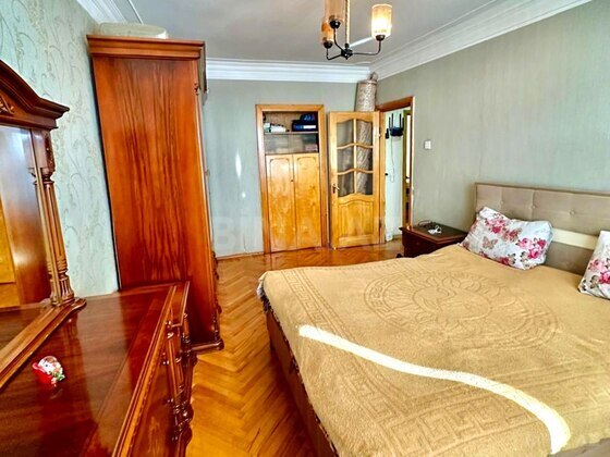 3 otaqlı Köhnə tikili, Qara Qarayev m., Bakı