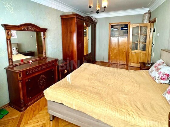3 otaqlı Köhnə tikili, Qara Qarayev m., Bakı