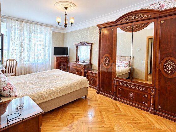 3 otaqlı Köhnə tikili, Qara Qarayev m., Bakı