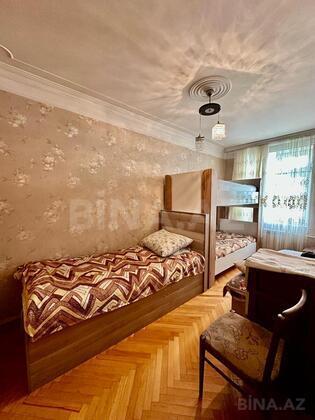 3 otaqlı Köhnə tikili, Qara Qarayev m., Bakı