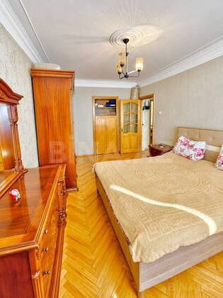 3 otaqlı Köhnə tikili, Qara Qarayev m., Bakı