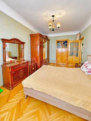 3 otaqlı Köhnə tikili, Qara Qarayev m., Bakı