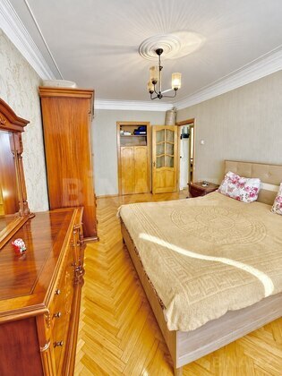 3 otaqlı Köhnə tikili, Qara Qarayev m., Bakı