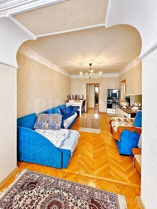 3 otaqlı Köhnə tikili, Qara Qarayev m., Bakı