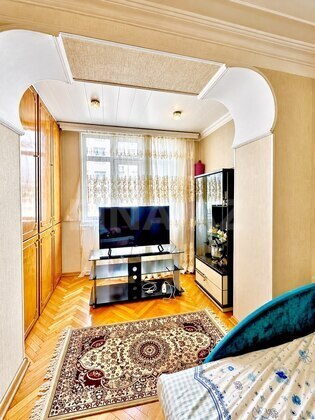 3 otaqlı Köhnə tikili, Qara Qarayev m., Bakı