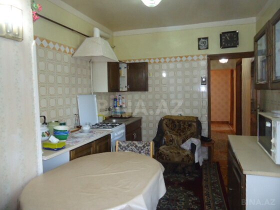 4 otaqlı Köhnə tikili, Elmlər Akademiyası m., Bakı