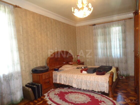 4 otaqlı Köhnə tikili, Elmlər Akademiyası m., Bakı