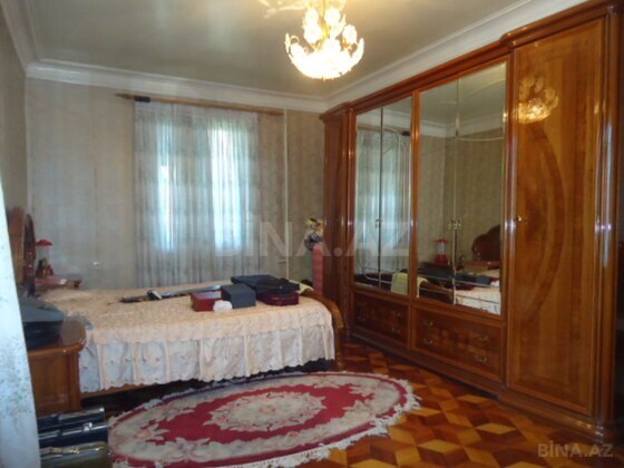 4 otaqlı Köhnə tikili, Elmlər Akademiyası m., Bakı