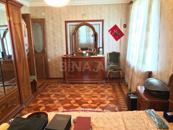 4 otaqlı Köhnə tikili, Elmlər Akademiyası m., Bakı