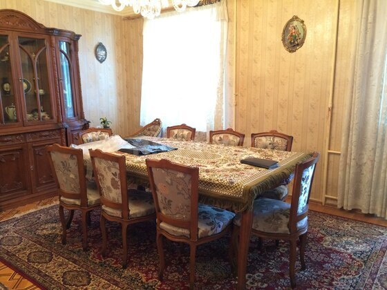 4 otaqlı Köhnə tikili, Elmlər Akademiyası m., Bakı