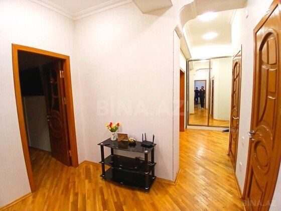 3 otaqlı Yeni tikili, 8-ci kilometr q., Bakı