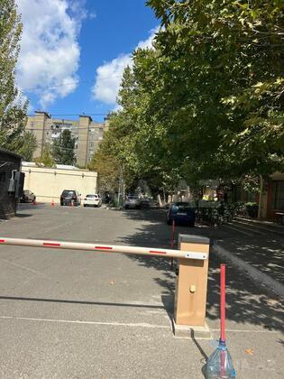 3 otaqlı Köhnə tikili, Bakıxanov q., Bakı