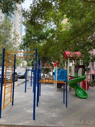 2 otaqlı Köhnə tikili, Memar Əcəmi m., Bakı