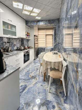 3 otaqlı Köhnə tikili, Qara Qarayev m., Bakı
