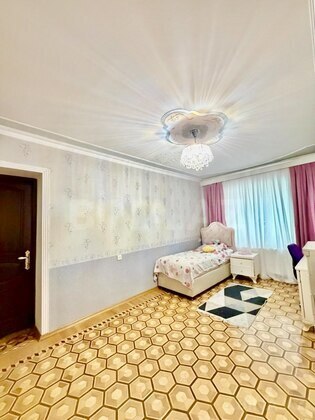 4 otaqlı Köhnə tikili, Elmlər Akademiyası m., Bakı