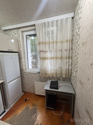 2 otaqlı Köhnə tikili, Memar Əcəmi m., Bakı