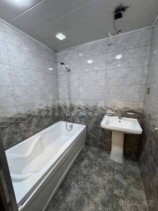 2 otaqlı Köhnə tikili, Bakıxanov q., Bakı