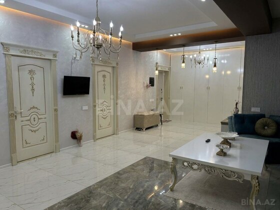 4 otaqlı Yeni tikili, Şah İsmayıl Xətai m., Bakı