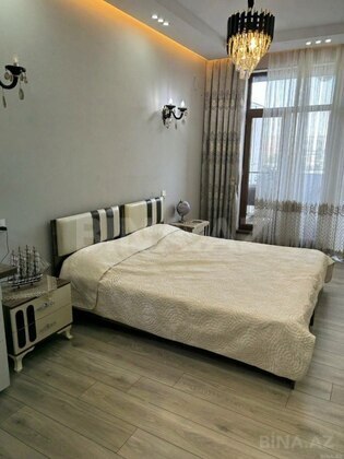 4 otaqlı Yeni tikili, Şah İsmayıl Xətai m., Bakı