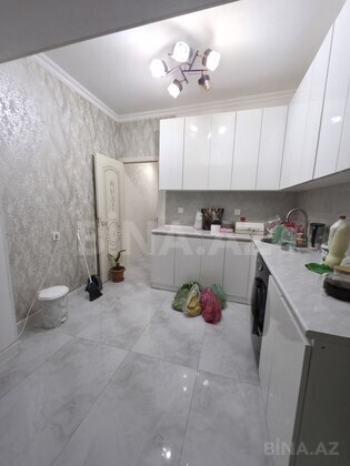 4 otaqlı Köhnə tikili, Bakıxanov q., Bakı