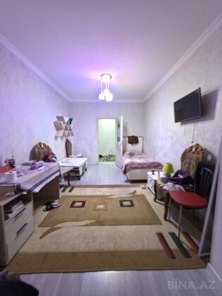 4 otaqlı Köhnə tikili, Bakıxanov q., Bakı