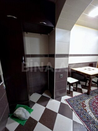 4 otaqlı Köhnə tikili, Bakıxanov q., Bakı