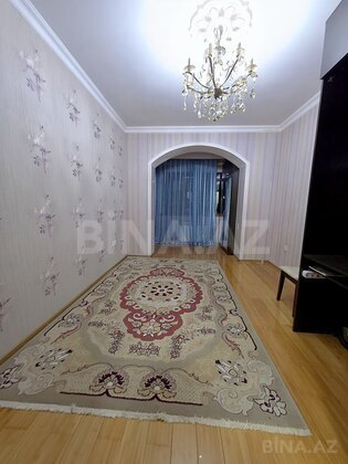 4 otaqlı Köhnə tikili, Bakıxanov q., Bakı