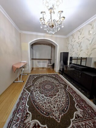 4 otaqlı Köhnə tikili, Bakıxanov q., Bakı