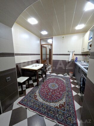 4 otaqlı Köhnə tikili, Bakıxanov q., Bakı