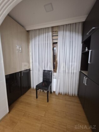 4 otaqlı Köhnə tikili, Bakıxanov q., Bakı
