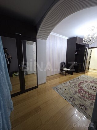 4 otaqlı Köhnə tikili, Bakıxanov q., Bakı