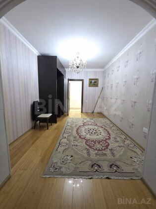 4 otaqlı Köhnə tikili, Bakıxanov q., Bakı