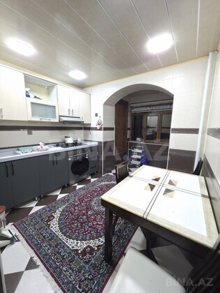 4 otaqlı Köhnə tikili, Bakıxanov q., Bakı