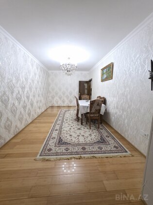 4 otaqlı Köhnə tikili, Bakıxanov q., Bakı