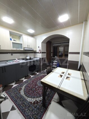 4 otaqlı Köhnə tikili, Bakıxanov q., Bakı