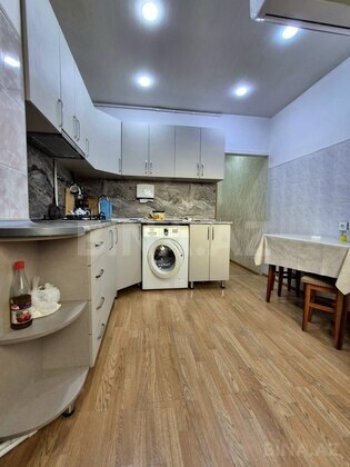 3 otaqlı Köhnə tikili, Əhmədli m., Bakı
