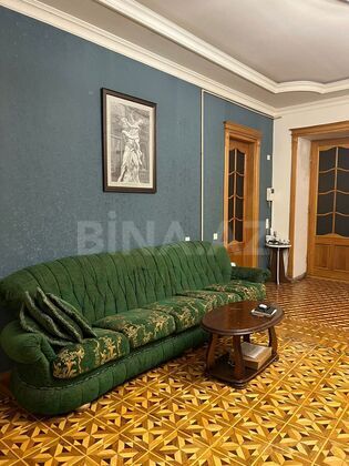 3 otaqlı Köhnə tikili, 28 May m., Bakı