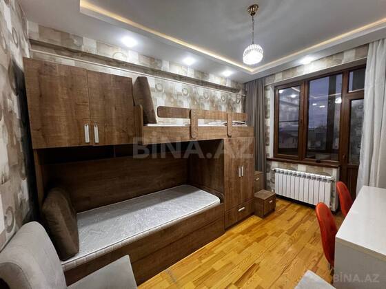 3 otaqlı Yeni tikili, Xırdalan