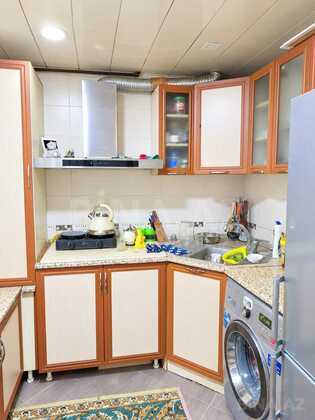 3 otaqlı Köhnə tikili, Elmlər Akademiyası m., Bakı