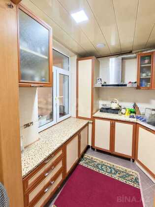 3 otaqlı Köhnə tikili, Elmlər Akademiyası m., Bakı