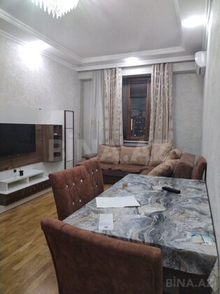 2 otaqlı Köhnə tikili, Qara Qarayev m., Bakı