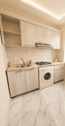 2 otaqlı Köhnə tikili, Memar Əcəmi m., Bakı