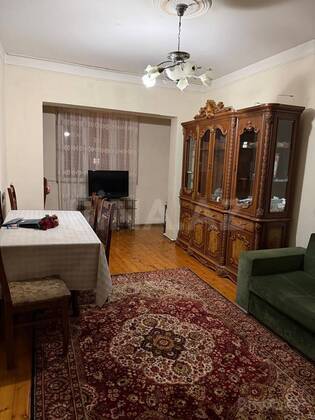 2 otaqlı Köhnə tikili, 8-ci mikrorayon q., Bakı