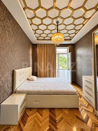 2 otaqlı Köhnə tikili, Elmlər Akademiyası m., Bakı