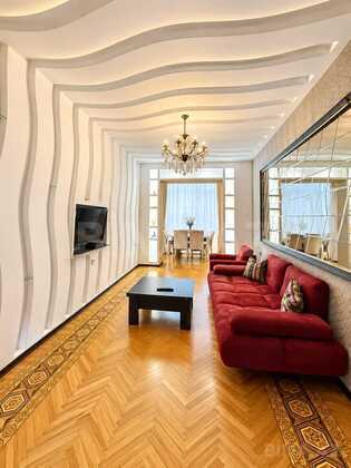 2 otaqlı Köhnə tikili, Elmlər Akademiyası m., Bakı